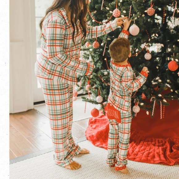 NEW Women's Size Medium Plaid Button Down Pajama Set by Sugar Bee - Picture 9 of 9